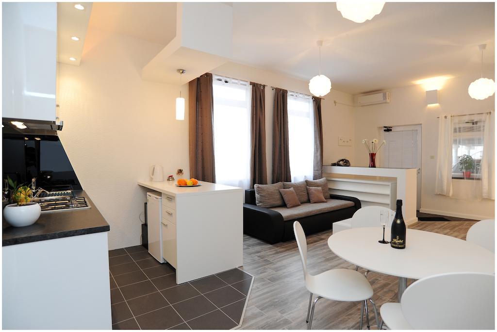 Guest House D&G -I Apartment & Room Zadar Eksteriør billede